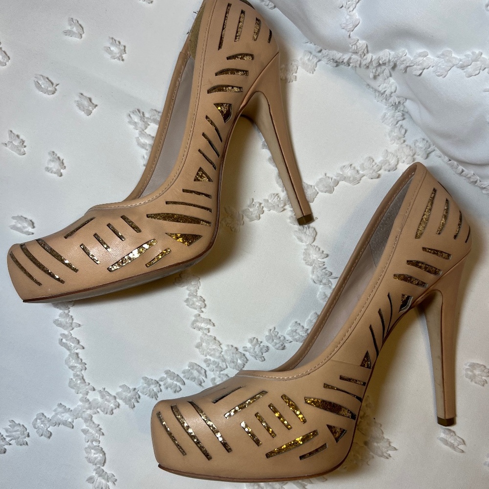 Y2K BCBGeneration Prague Nude Blush Laser Cut Cage Gold Stilettos SIZE 7.5 - Picture 5 of 11